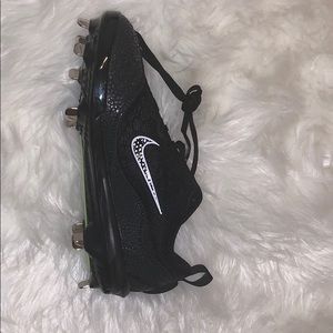 Nike hyperdiamond fast-pitch cleats